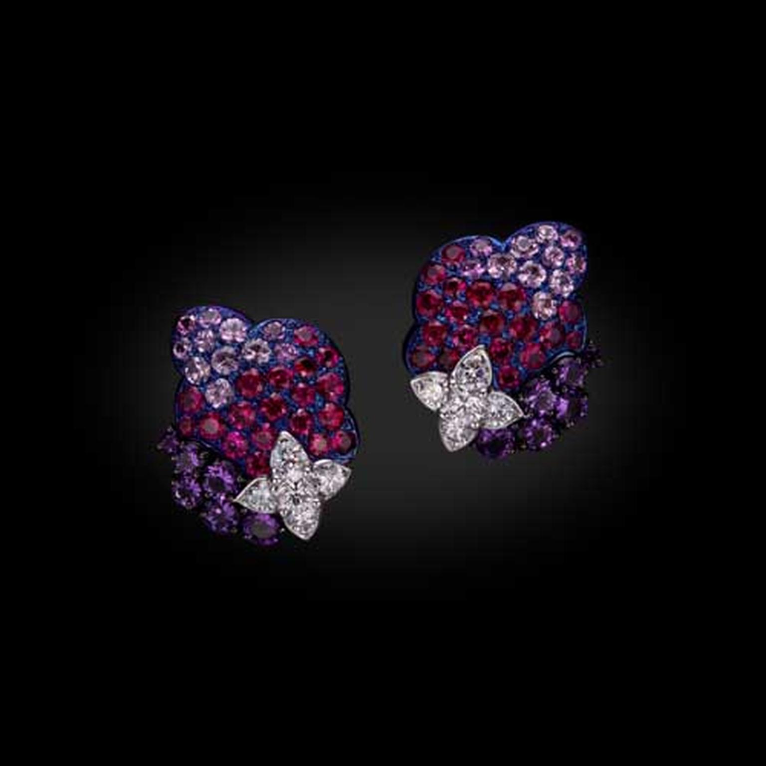 Carnet Harmonious Hydrangea earrings 