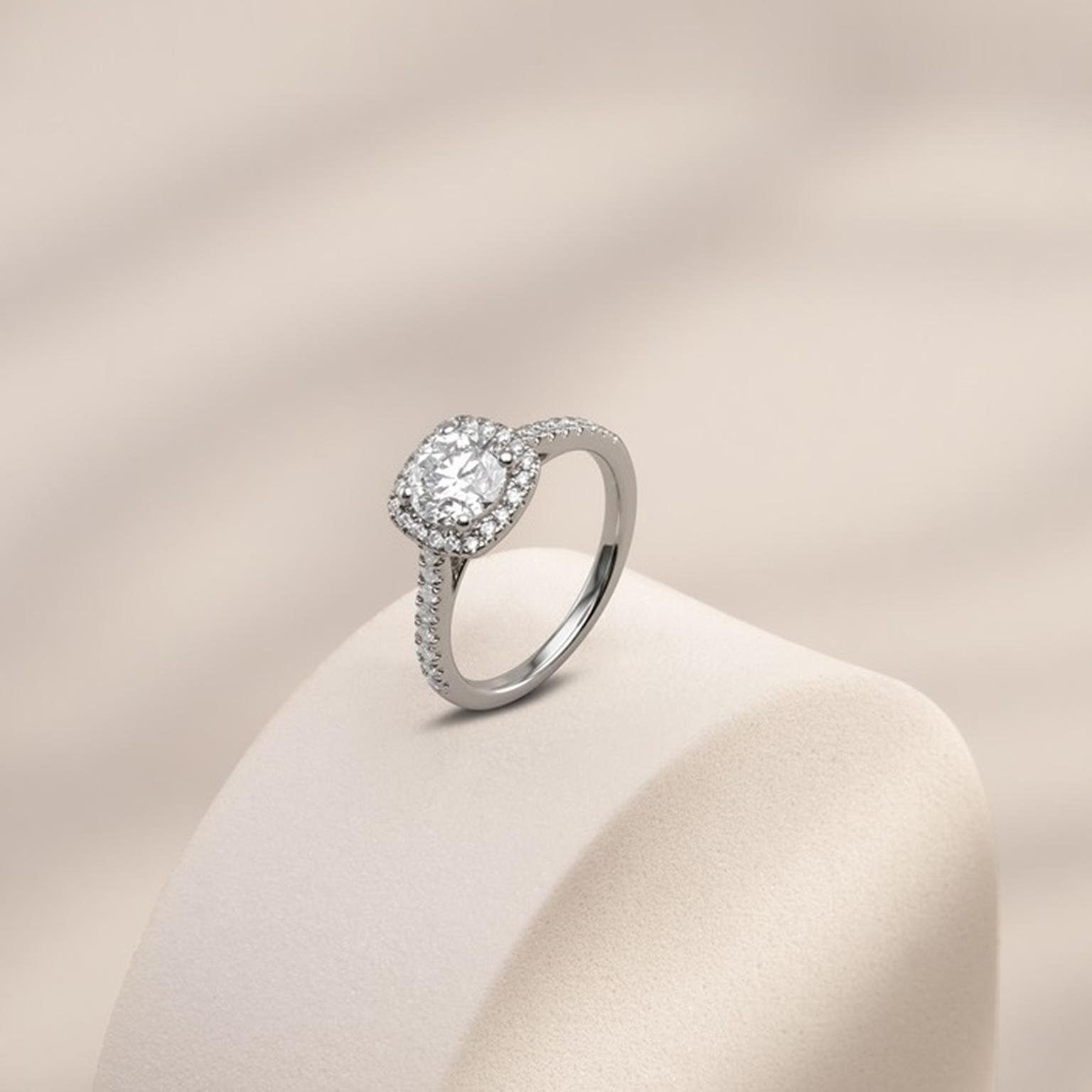 Regal halo ring
