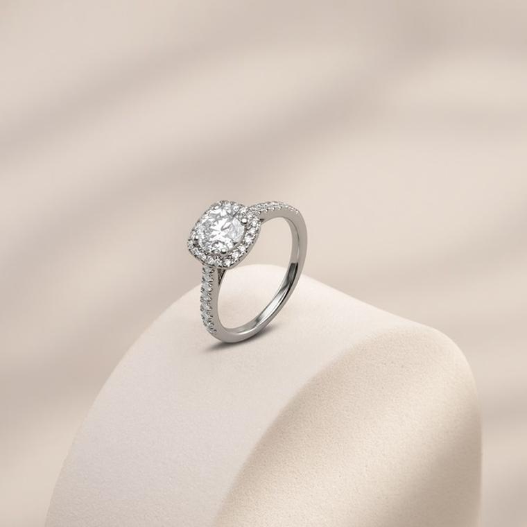 Regal halo ring