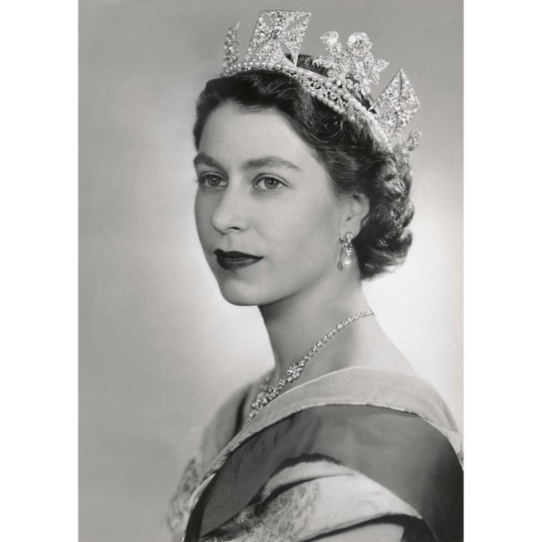 Dorothy Wilding photograph HM Queen Elizabeth II 15 April 1952 
