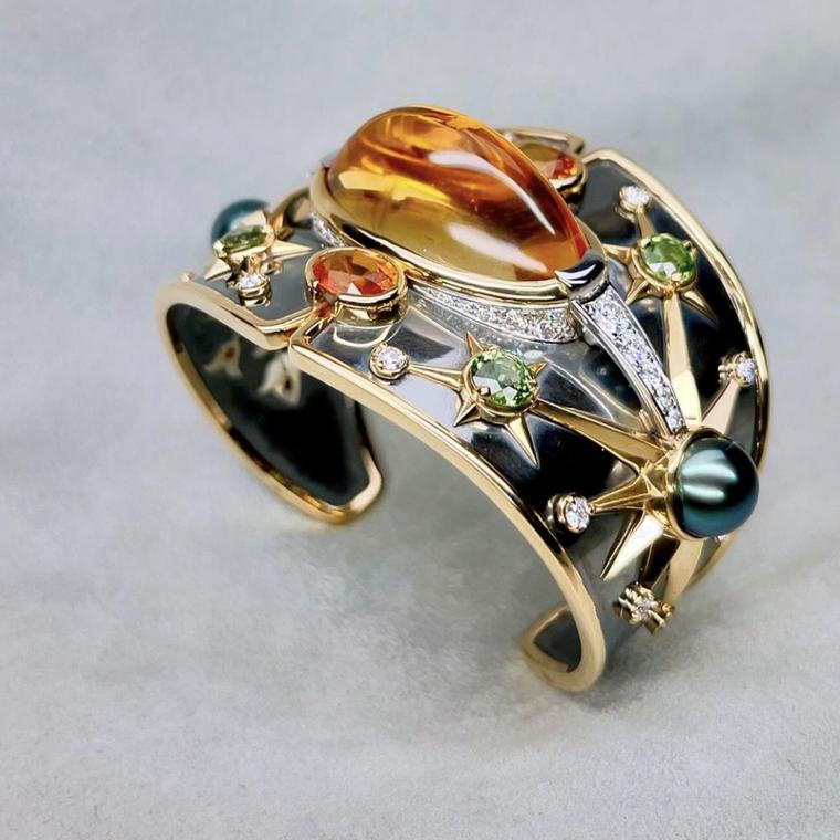 Avalon cuff by Elie Top