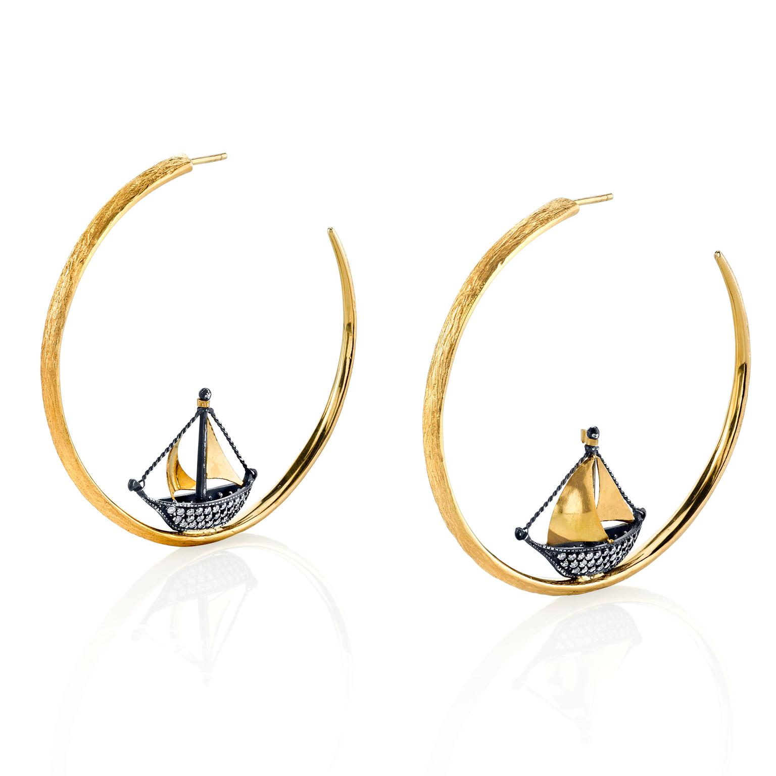 Arman Sarkisyan Sail boat hoop earrings