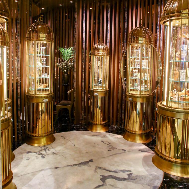 Ultimate Guide to Shopping at Louis Vuitton in Paris - The Luxury Lowdown