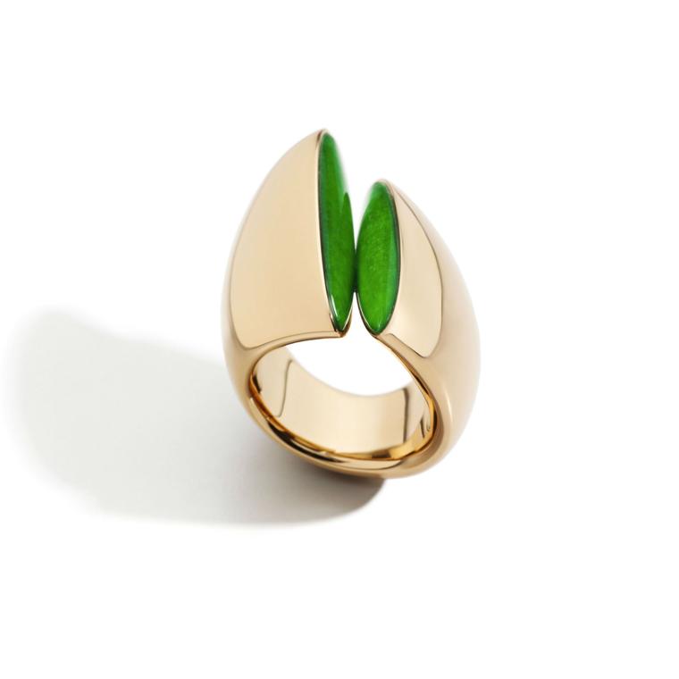 Vhernier Eclipse ring in rose gold and jade