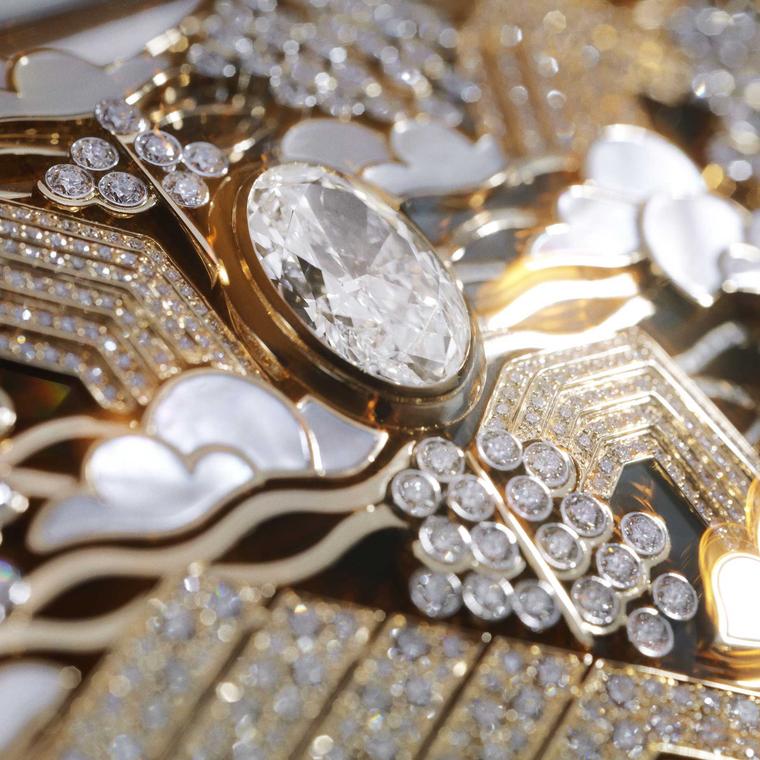 Detail of Chanel Coromandel Horizon Lointain necklace 