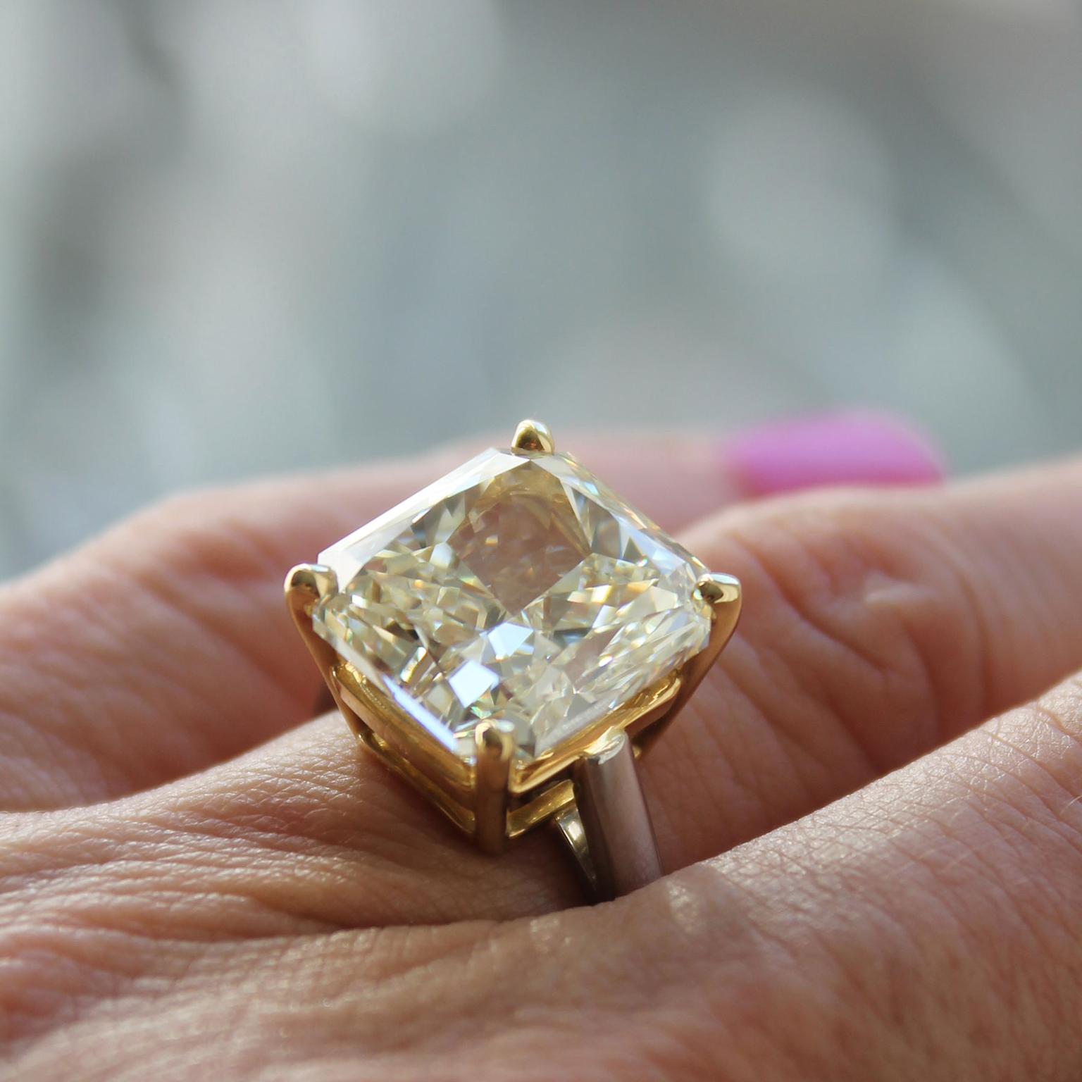 De Beers 12.23 carat radiant-cut yellowish diamond ring