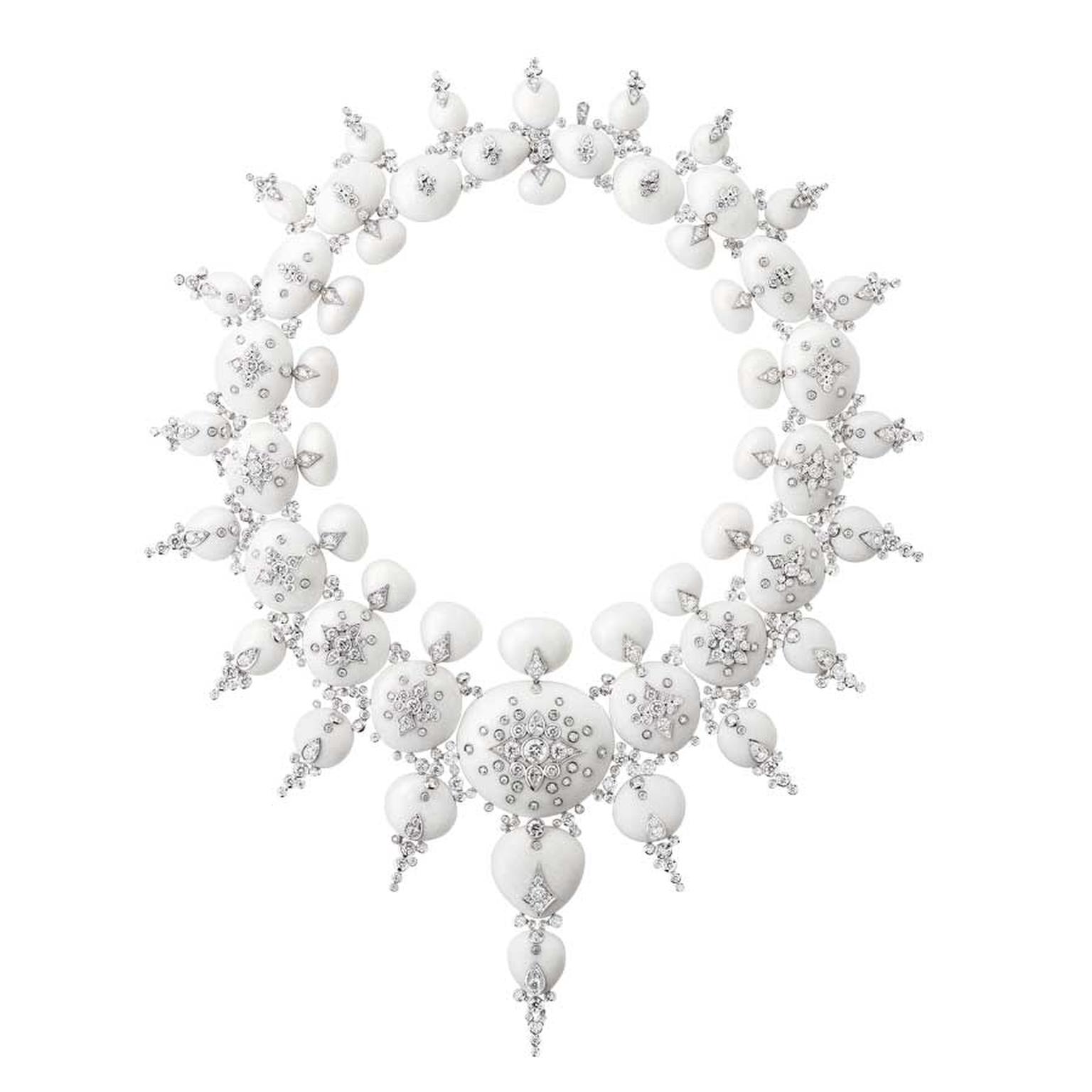 Galet Diamond necklace Boucheron Carte Blanche Ailleurs on model