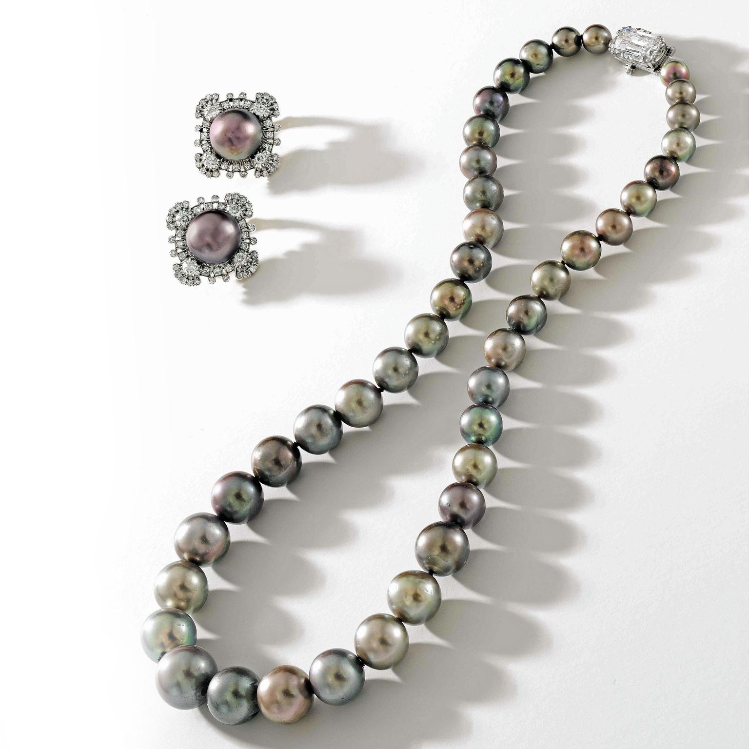 Cowdray Pearls earrings and necklace