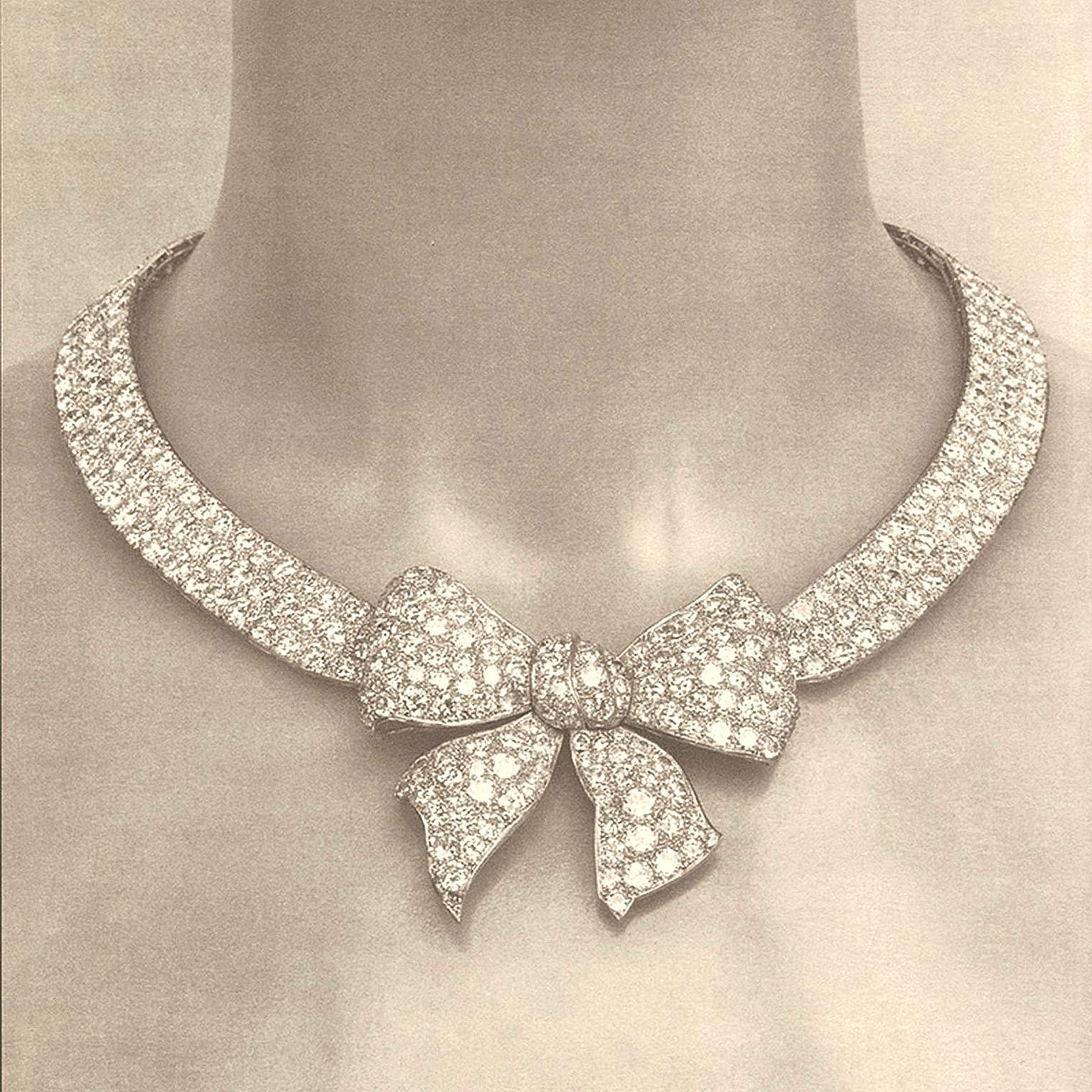 Chanel Noeud necklace
