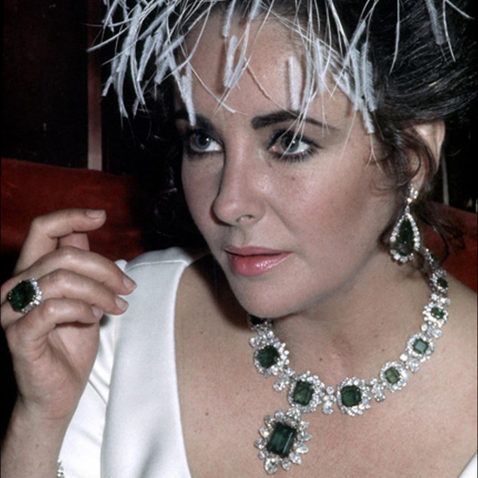 Elizabeth taylor discount bulgari emerald necklace