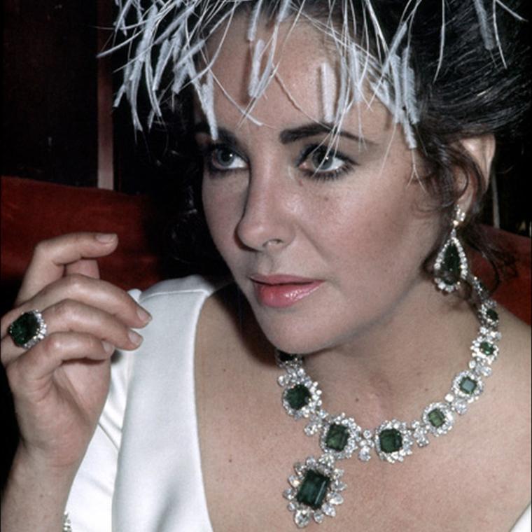 Elizabeth Taylor wearing Bulgari emerald jewellery
