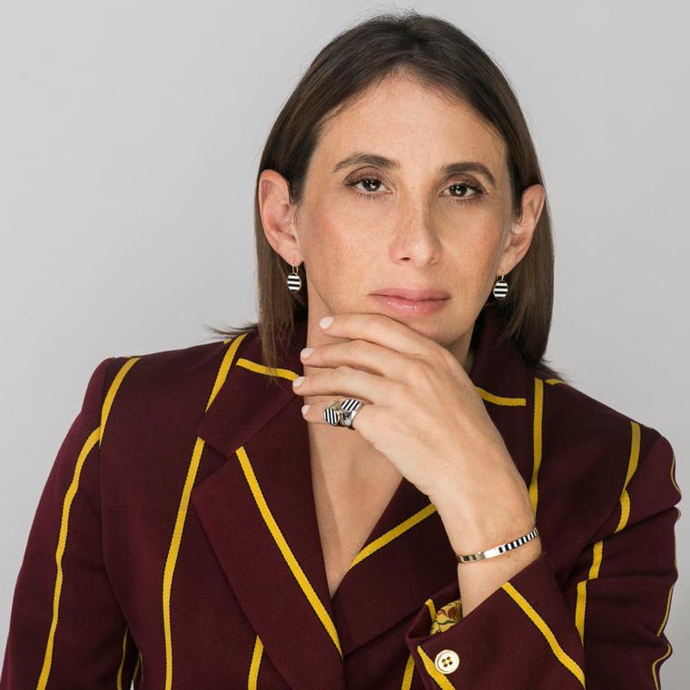 Signet rings for women the return of a classic The Jewellery Editor