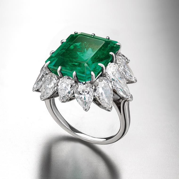 Elizabeth Taylor Bulgari emerald diamond ring