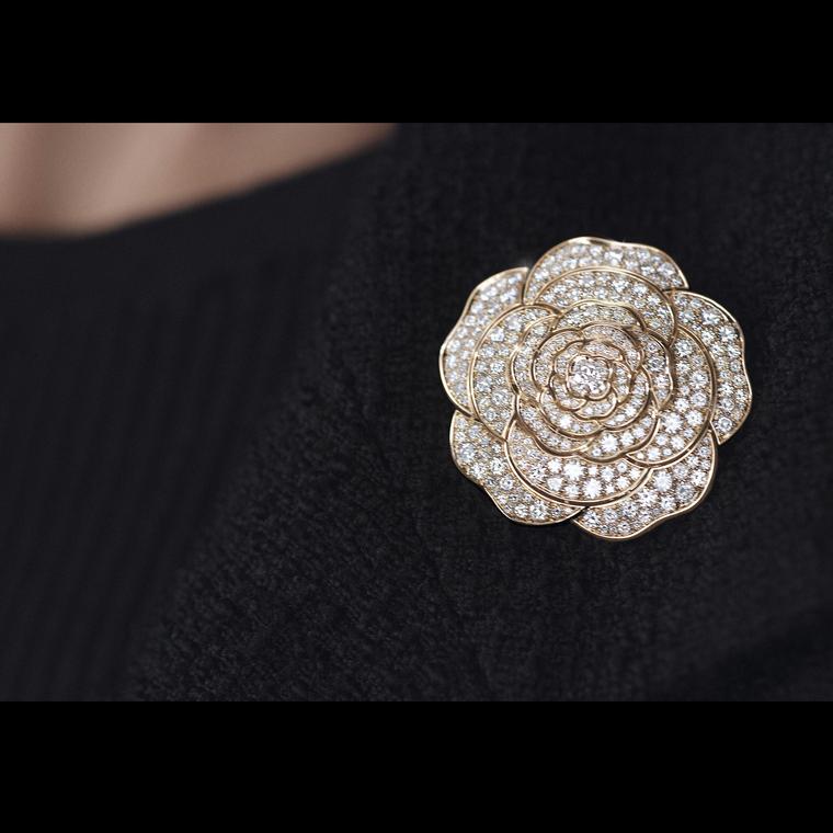 Chanel 1.5Rouge Tentation diamond rose gold brooch large
