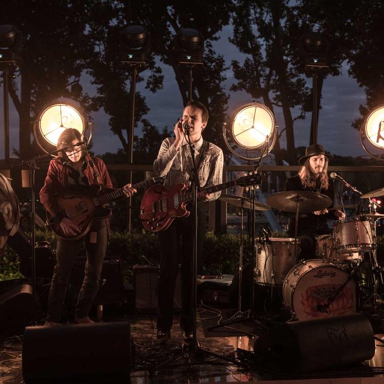 Theo Lawrence performing at the Cactus de Cartier party