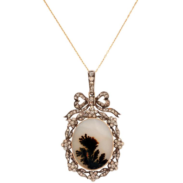 Glorious Antique Jewelry Victorian agate pendant