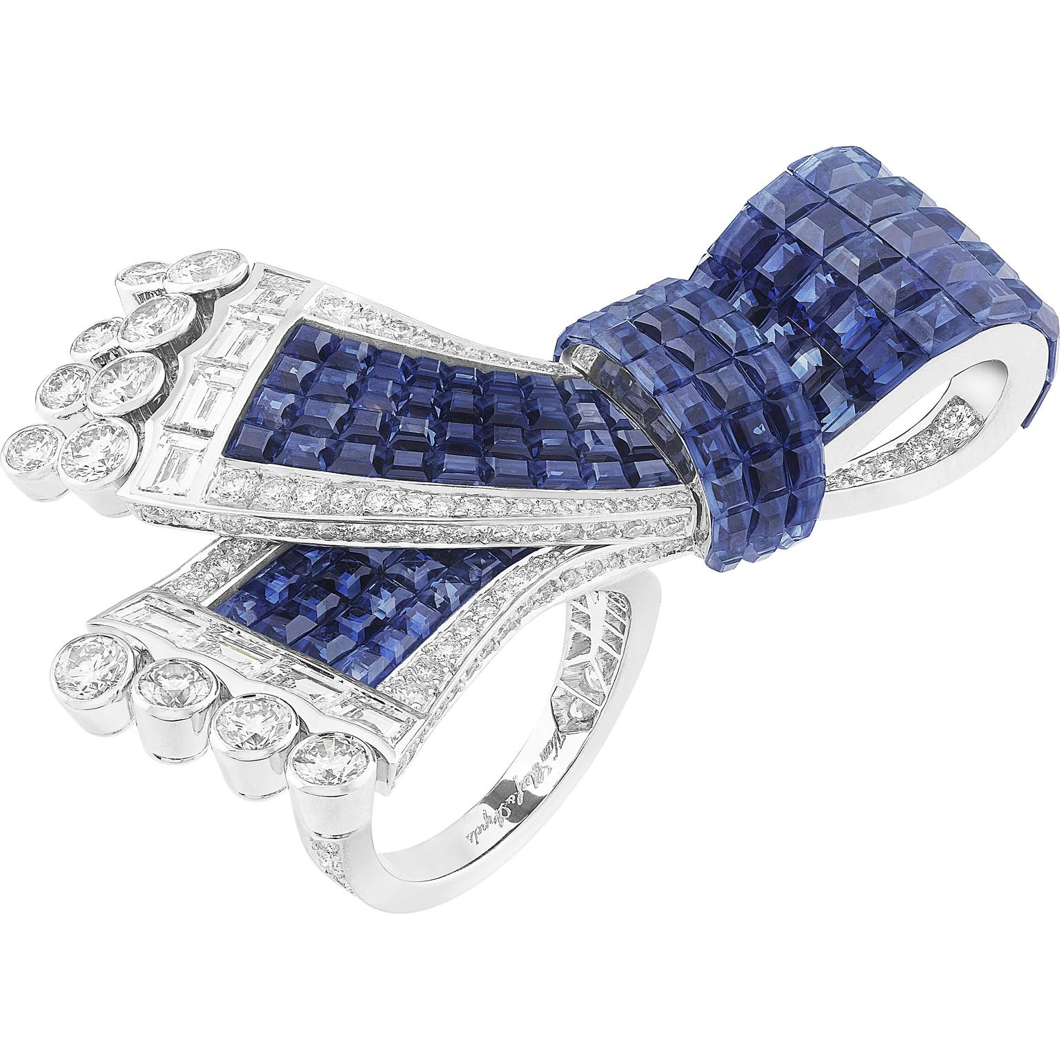 Van Cleef Arpels Noeud Mysterieux between the finger ring