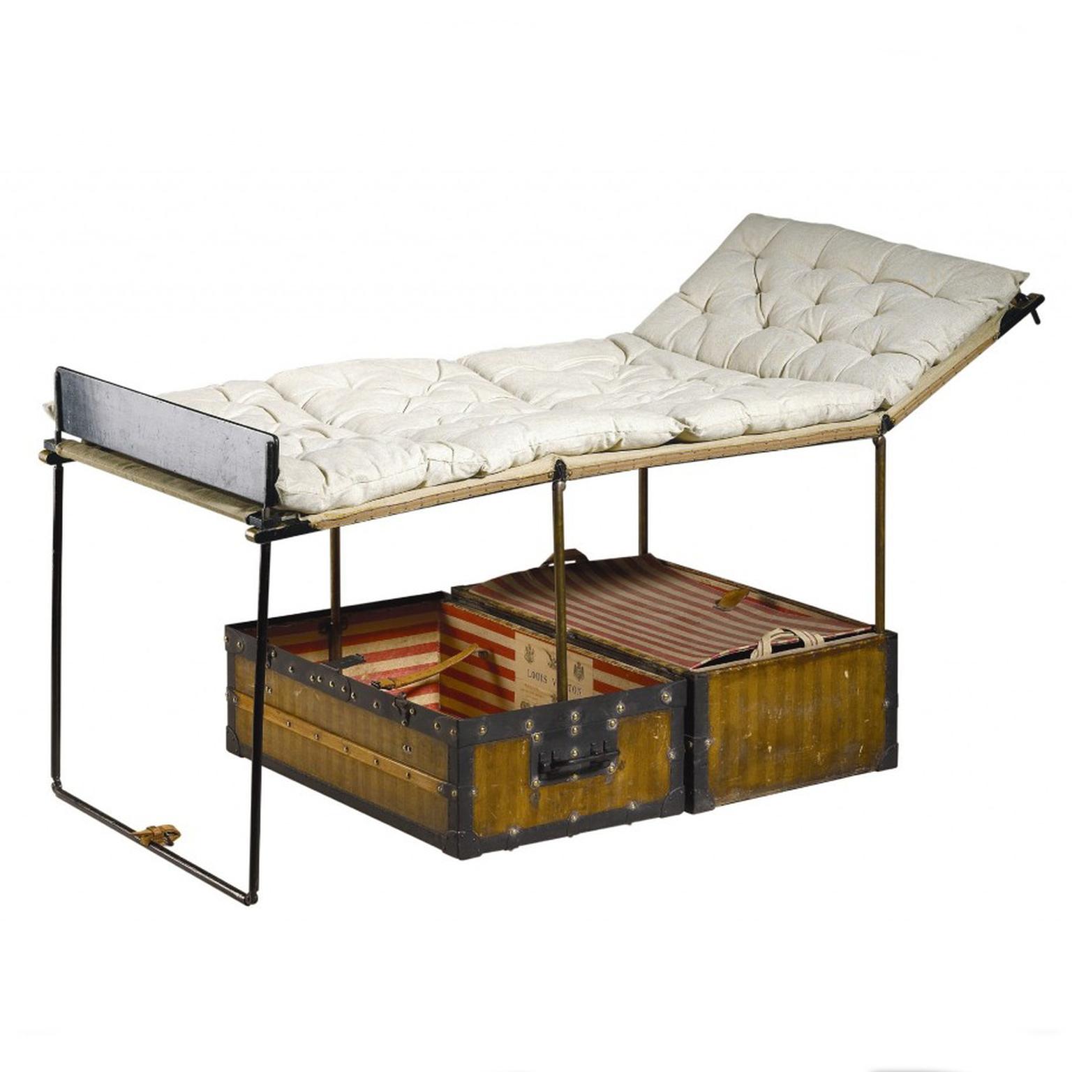 Bed trunk store