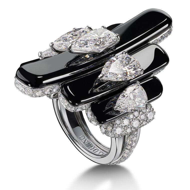 de GRISOGONO Love On The Rocks high jewellery white gold, white diamond and onyx ring from the side