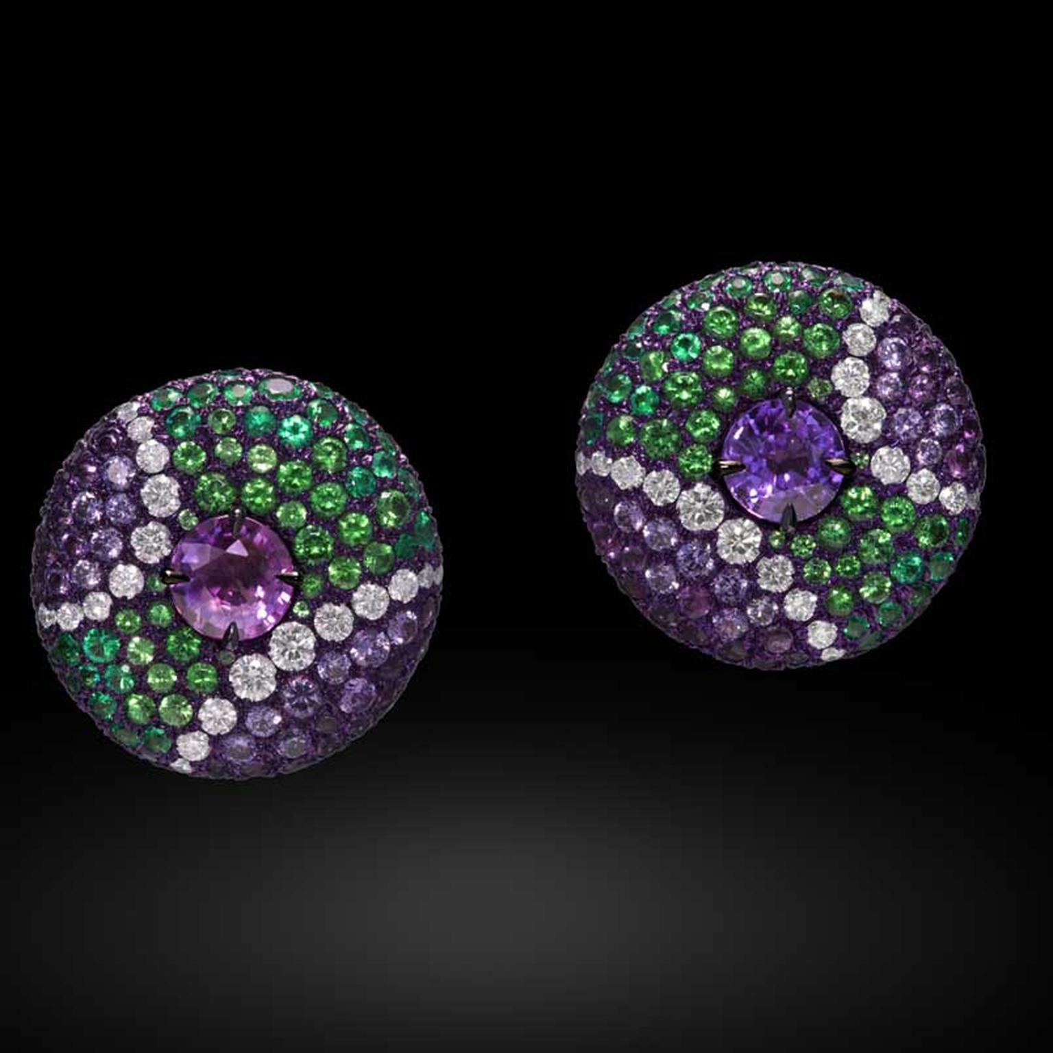  Carnet emerald, amethyst and garnet earrings 