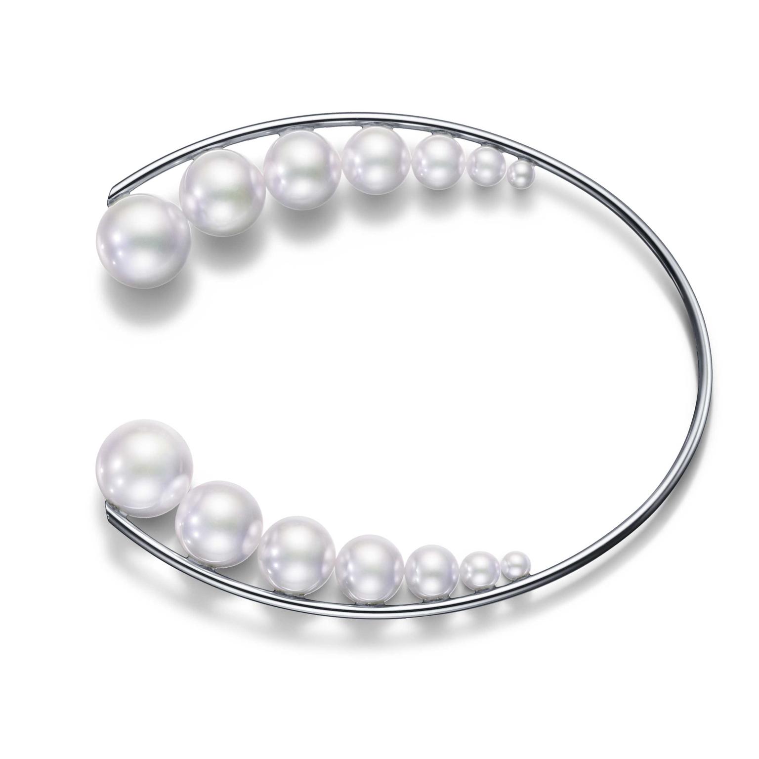 M/G Tasaki Shell Bangle in palladium fresh water pearls