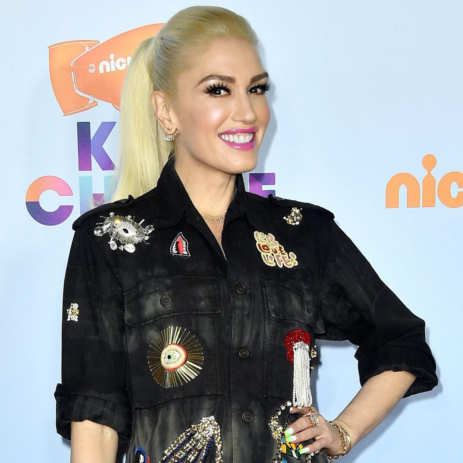 Gwen Stefani at Nickelodeon 2017 Kids Choice Awards in Borgioni, Hearts on Fire, Djula and Le Vian jewels