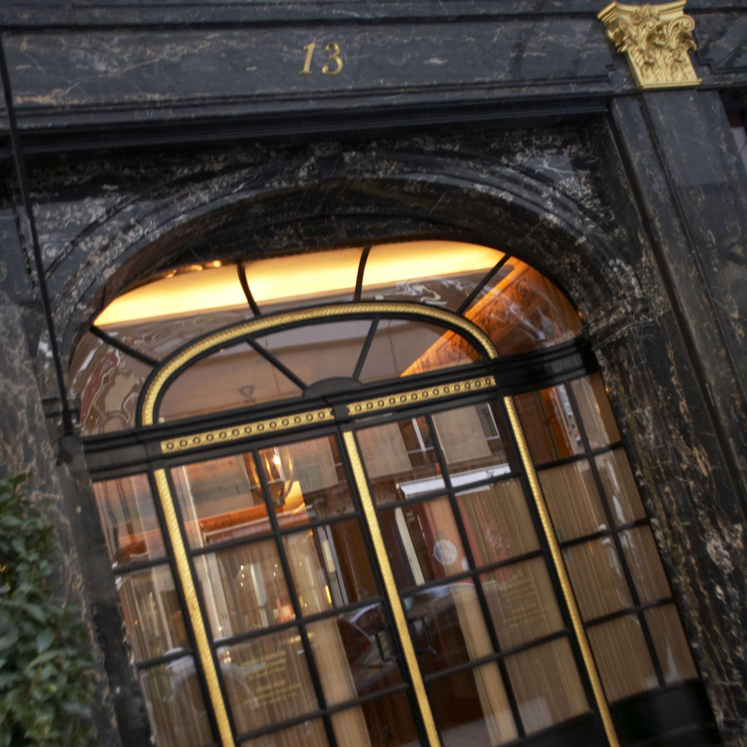 Cartier boutique Paris facade