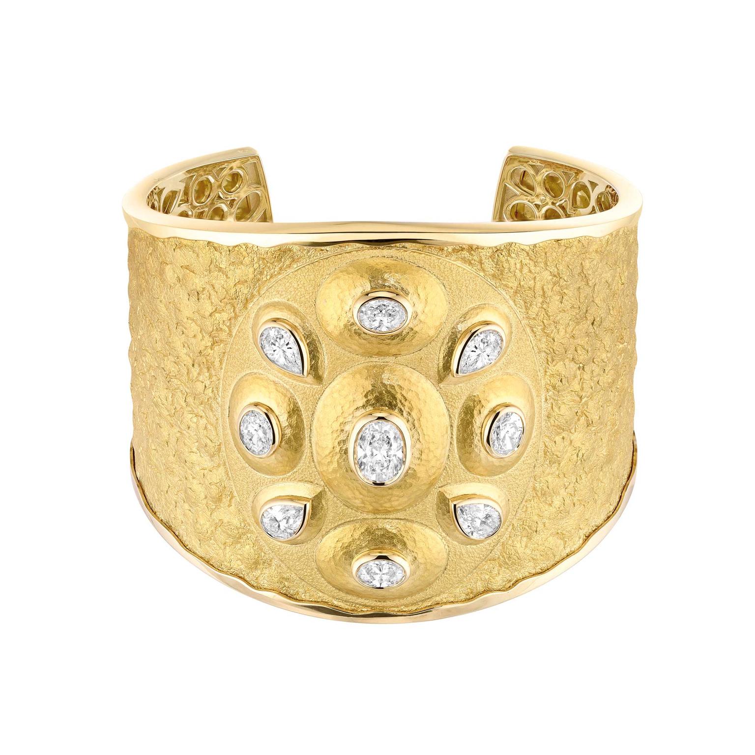 Les Talismans de Chanel Solaire cuff