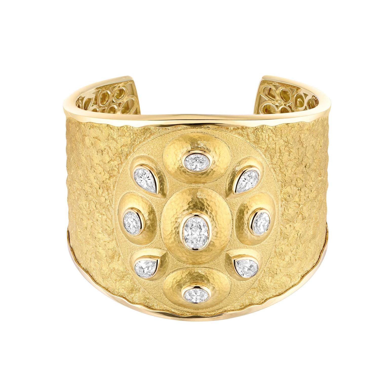 Les Talismans de Chanel Solaire cuff