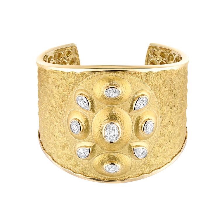 Les Talismans de Chanel Solaire cuff