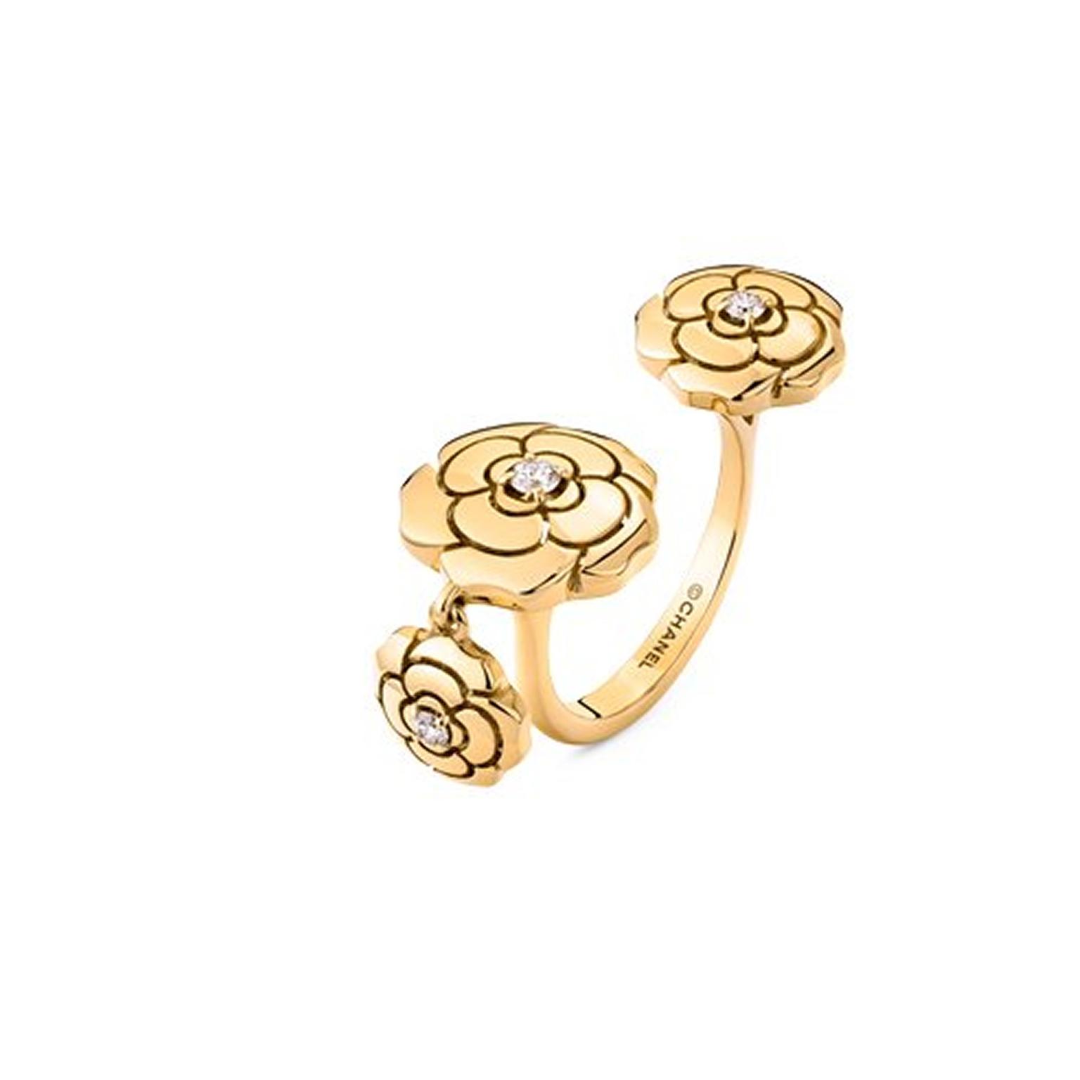 Extrait de Camélia charm ring by Chanel