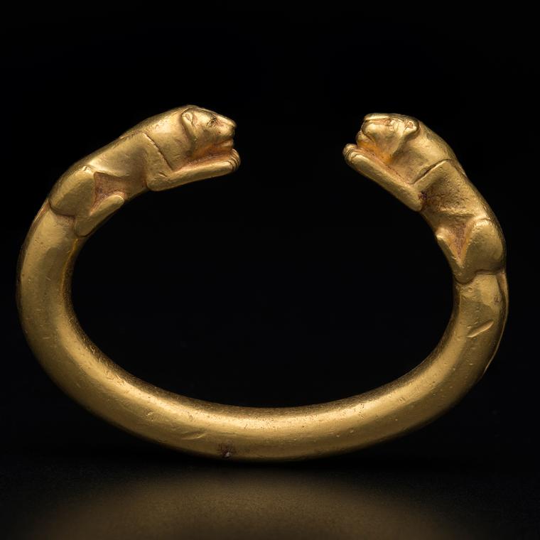 racelet with lions' head finials, circa 2400 BC