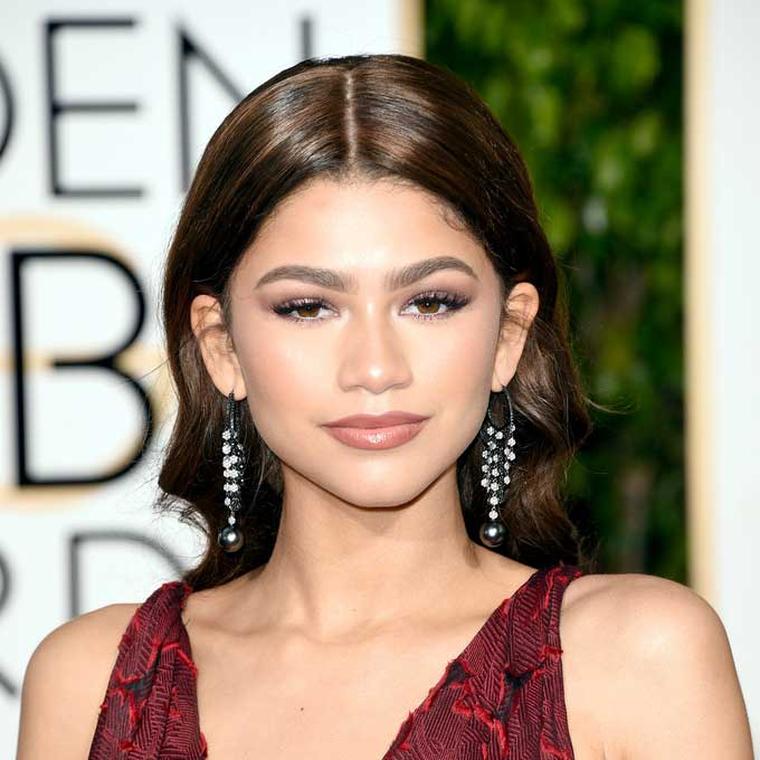 Zendaya wore Yoko Tahitian pearl earrings at the Golden Globes 2016