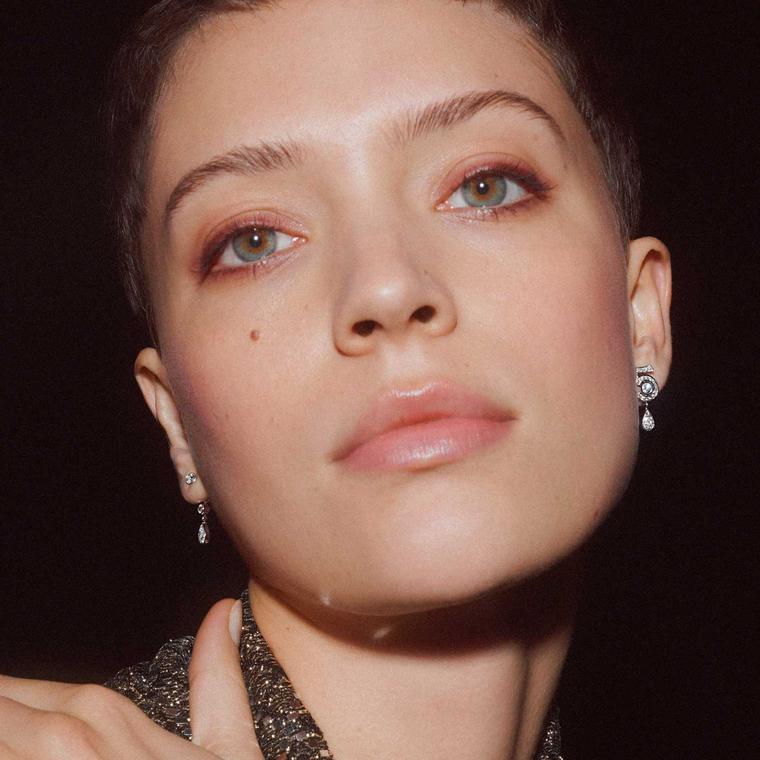 Chanel No5 Eternal earrings on model long