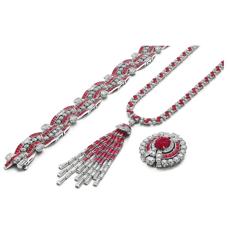 Ruby Metamorphosis necklace versatile way