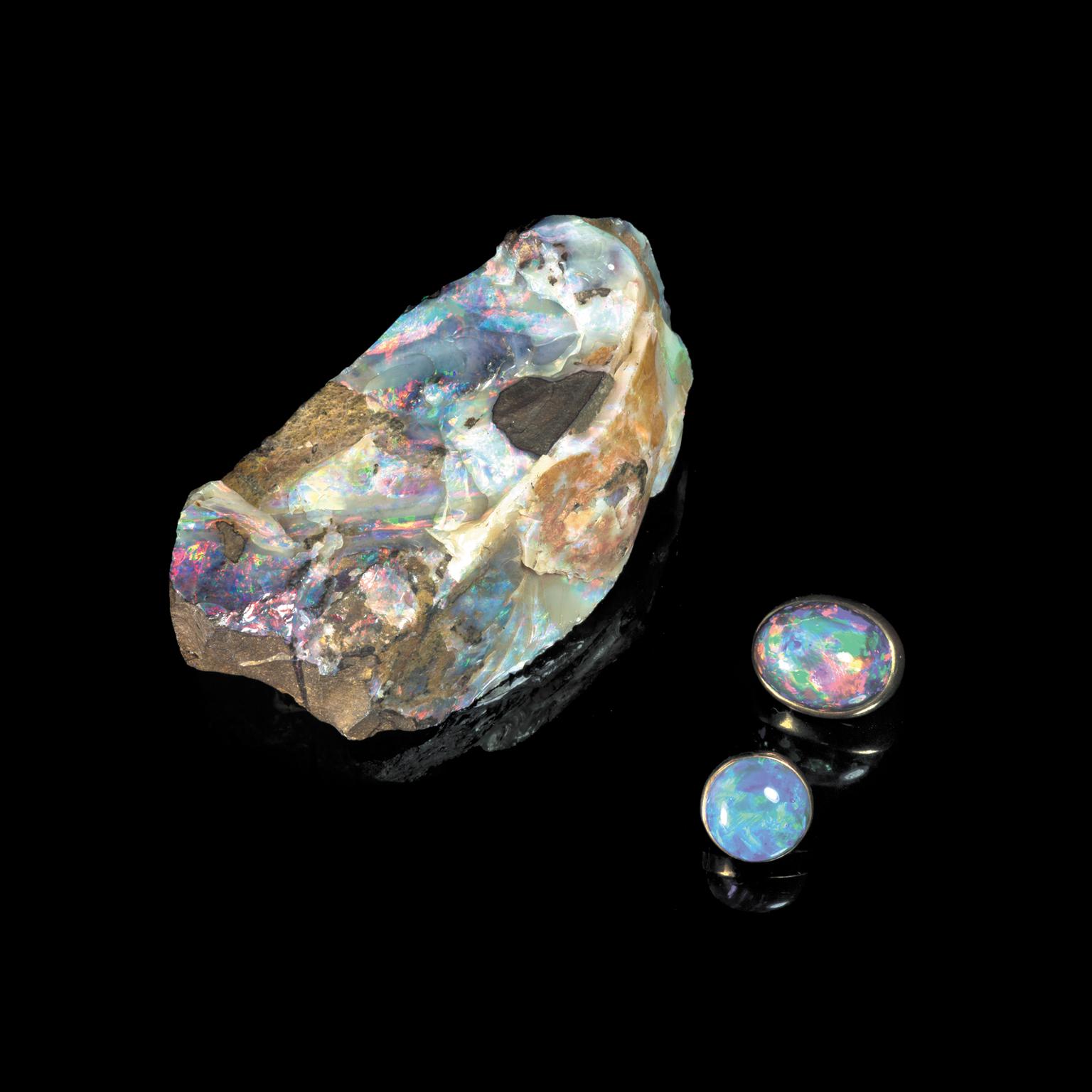Van-Cleef-&-Arpels-natural-opal