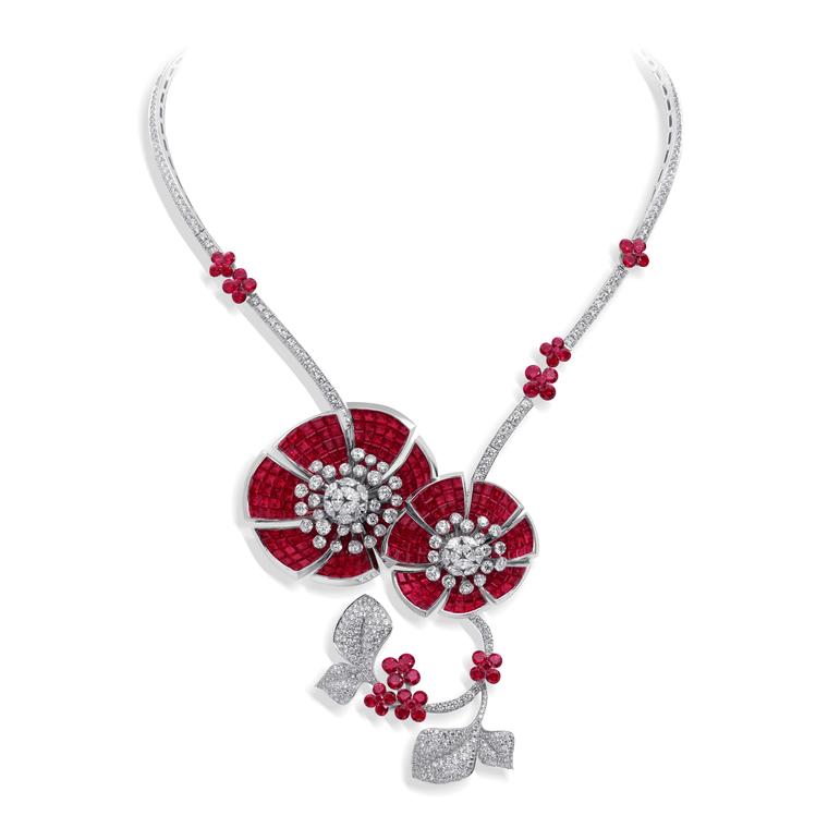 Stenzhorn La Moselle high jewellery necklace white bground 