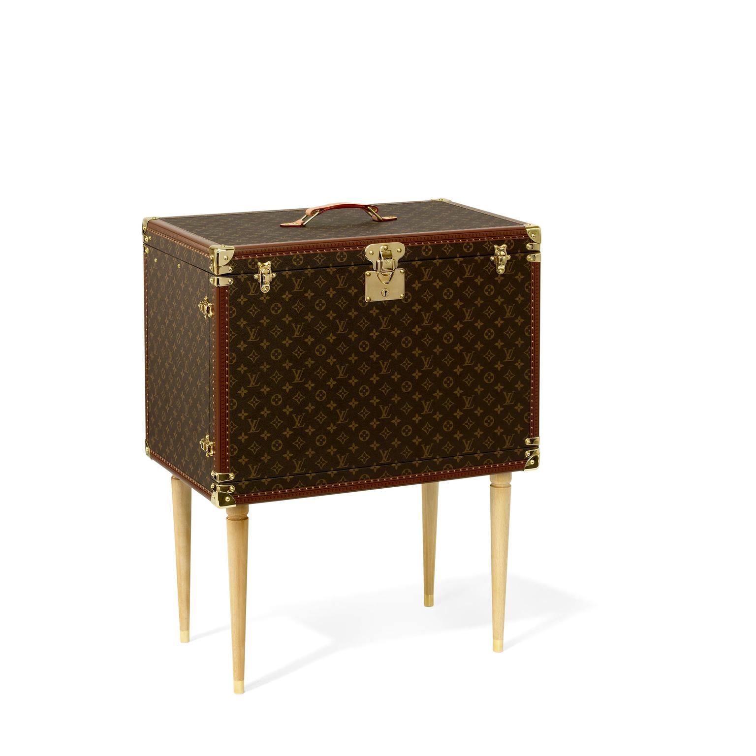 louis vuitton makeup trunk