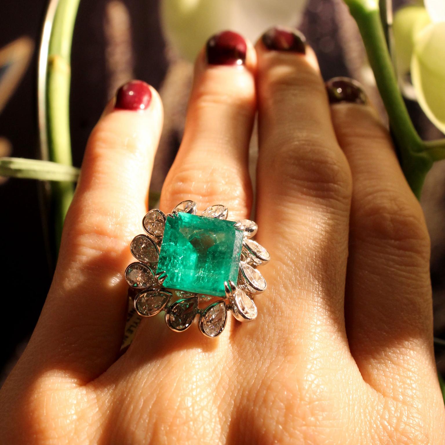 Sutra High Jewellery Colombian emerald ring