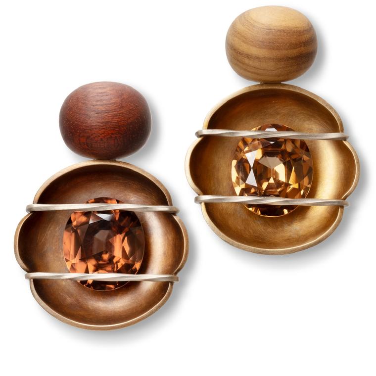 Olive wood earrings by Hemmerle