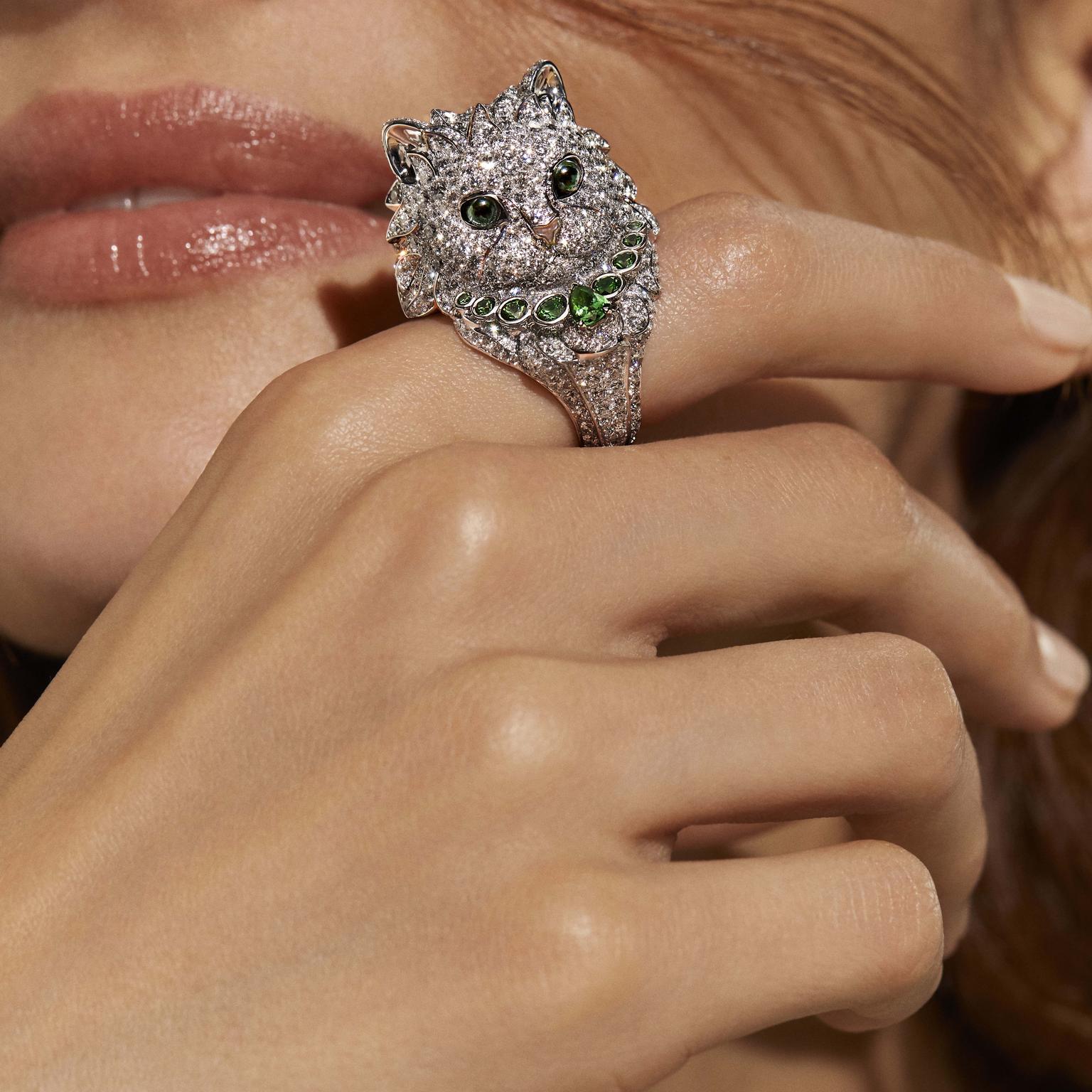 Boucheron Vu de 26 Wladimir II cat ring on model