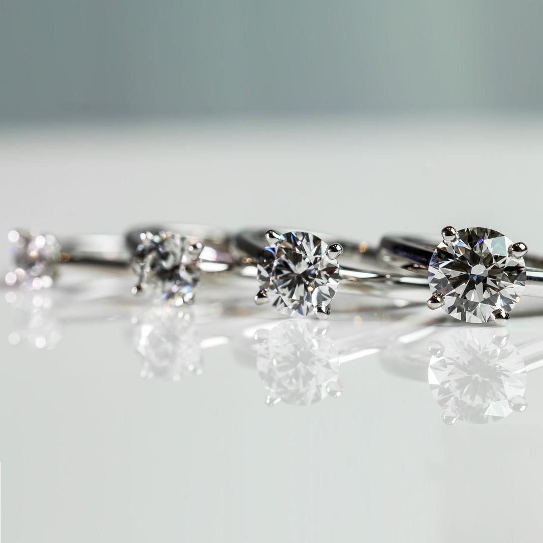 De Beers DB Classic engagement rings in four different carat