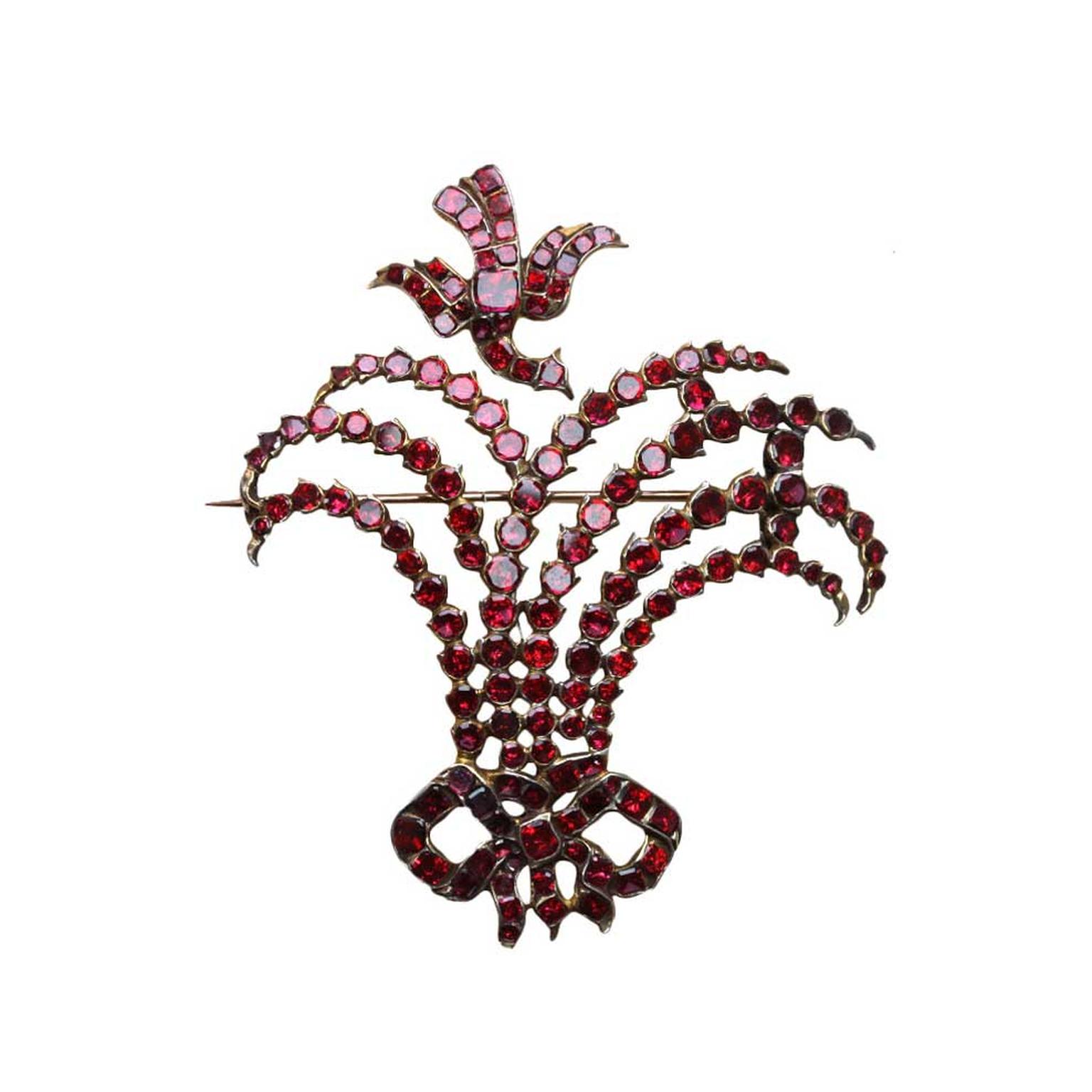 Kunsthandel Inez Stodel Silver gilt and flat cut garnet aigrette