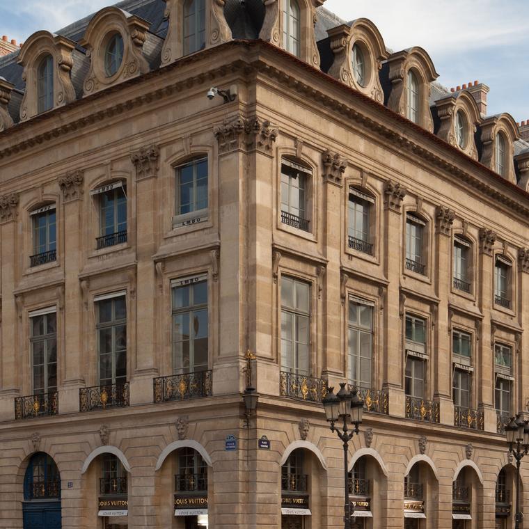 Luxury Boutique of Louis Vuitton at Place Vendome in Paris, France. View of  Wonderful Showcase Editorial Photography - Image of modern, house: 268858907