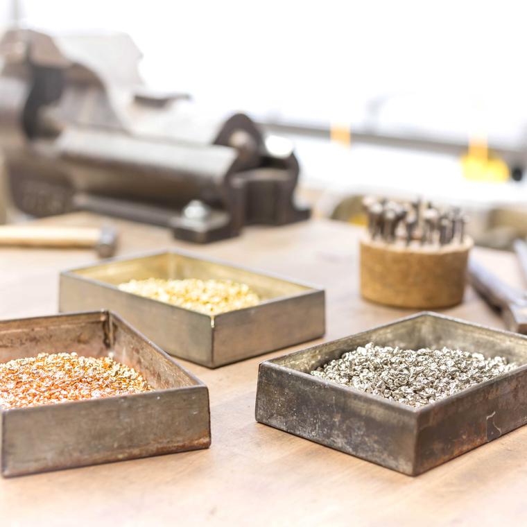 Pomellato gold mixing alloys workshop