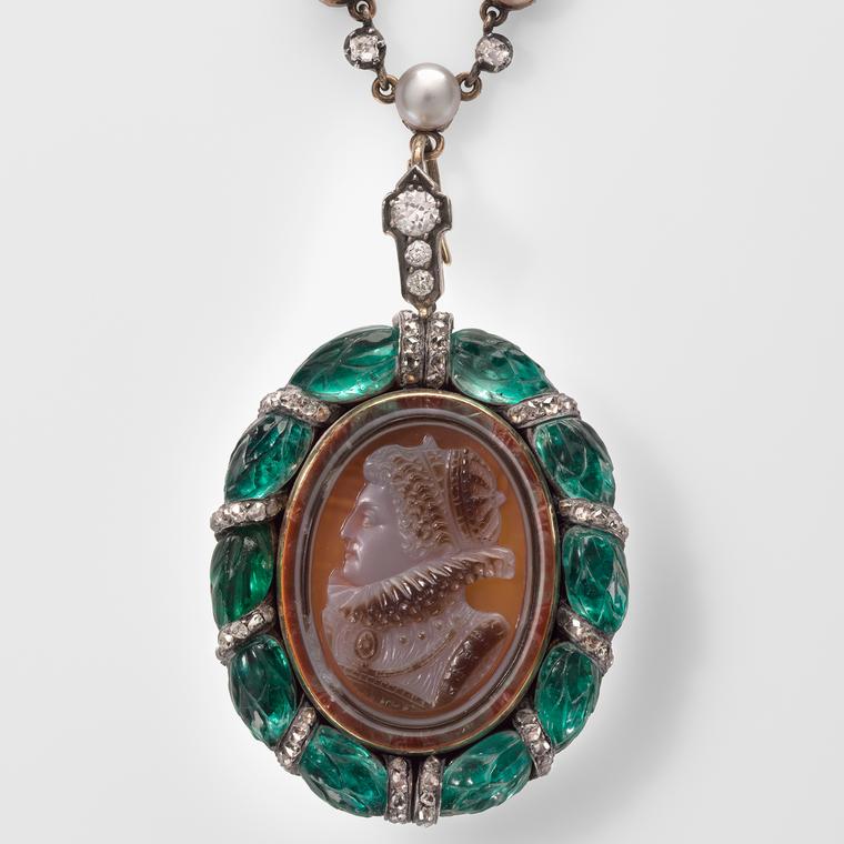 Necklace with a cameo of Elizabeth I, circa 1890