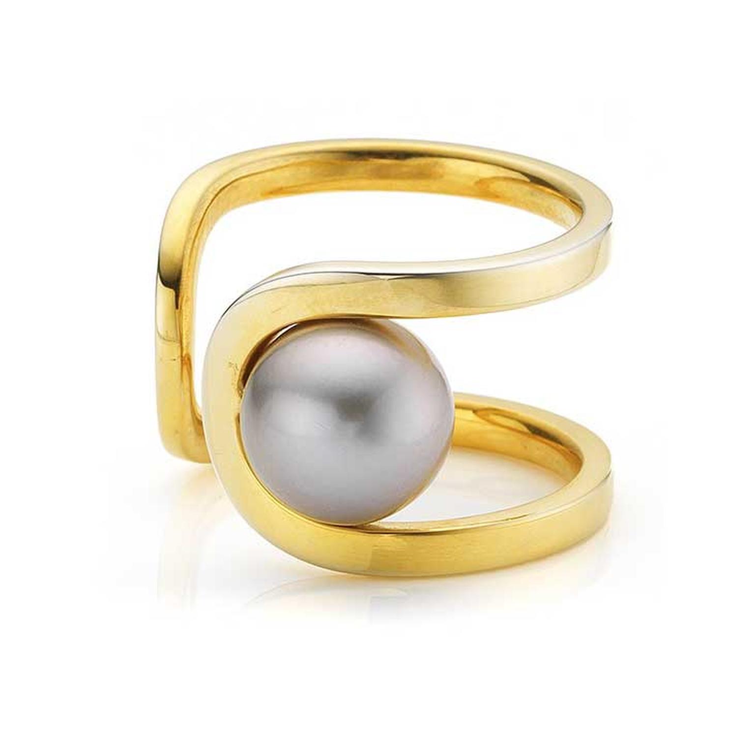 Melanie-Georgacopoulos-Flow-pearl-ring