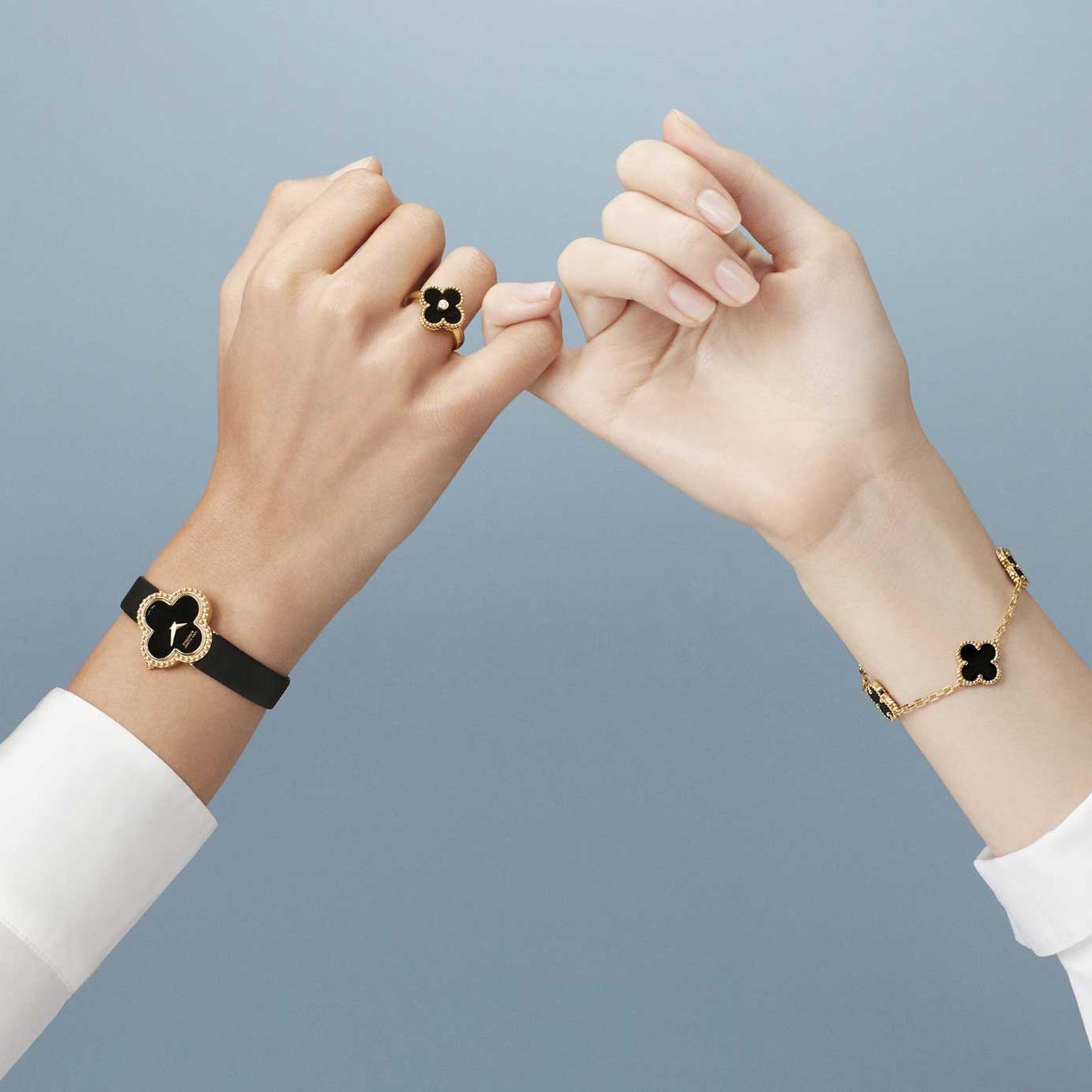 Van cleef alhambra cheap onyx bracelet