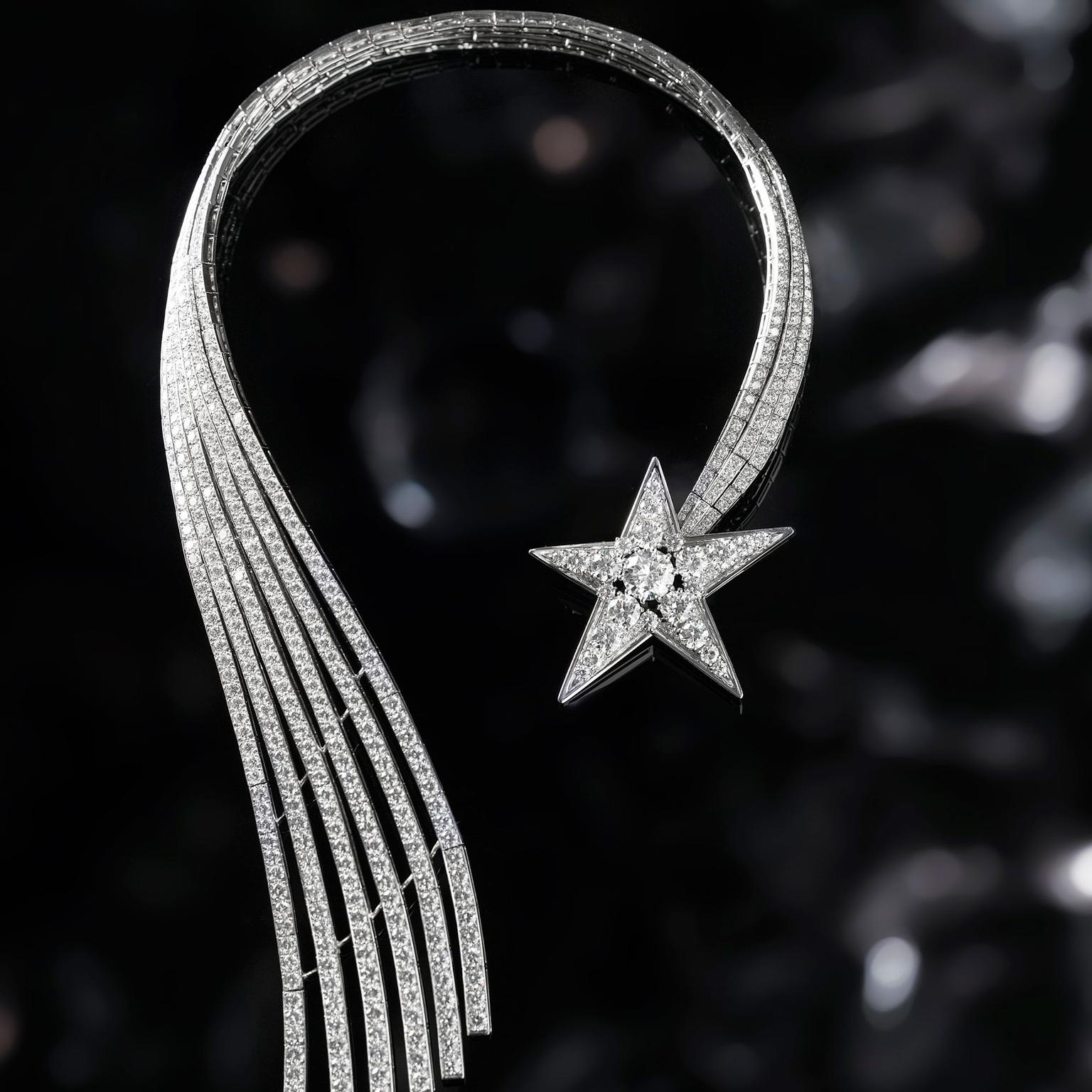 Chanel 1932 Com te diamond necklace