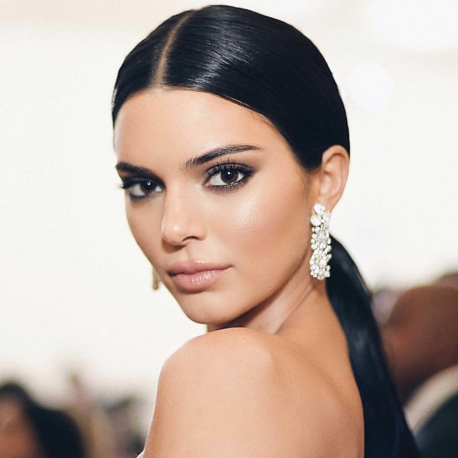Kendall Jenner wore three Tiffany T white gold and diamond rings to the Met Gala 2018